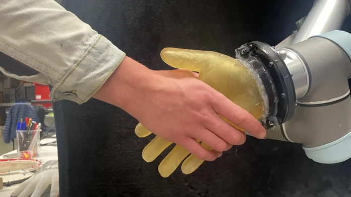 Robots that can feel heat, pressure, and pain? This new “skin”, which is