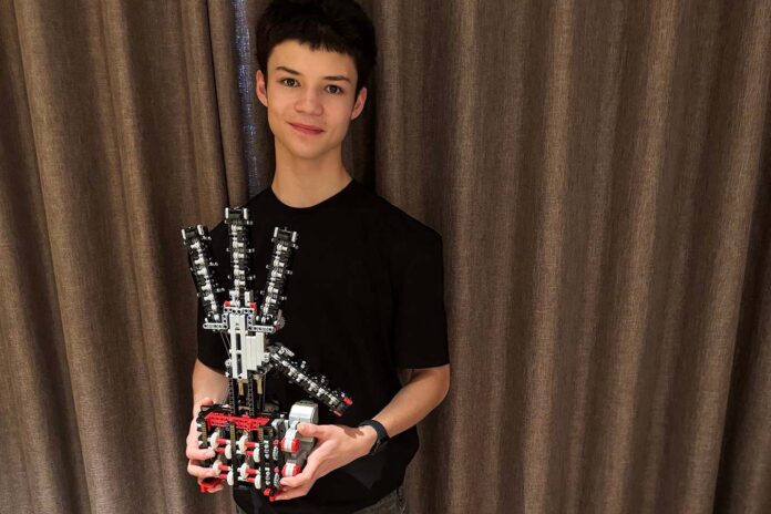 Teenager builds advanced robot hand entirely from Lego pieces