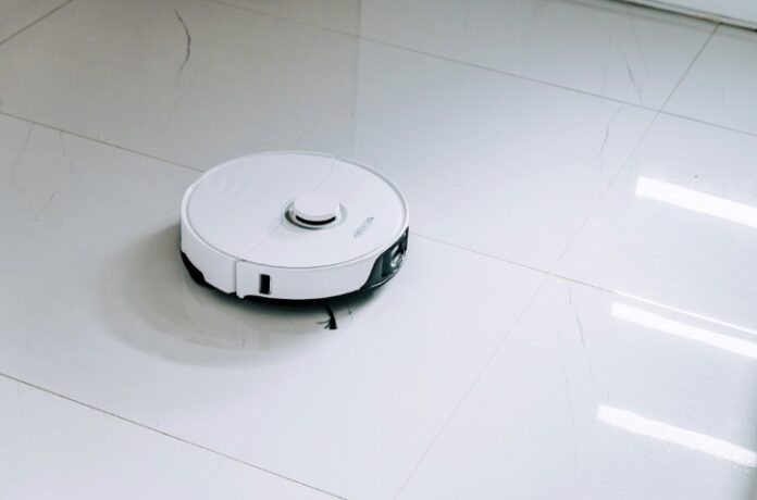 From Experiment to Expectation: The AI and Robotics Trends Reshaping Hotel Operations
