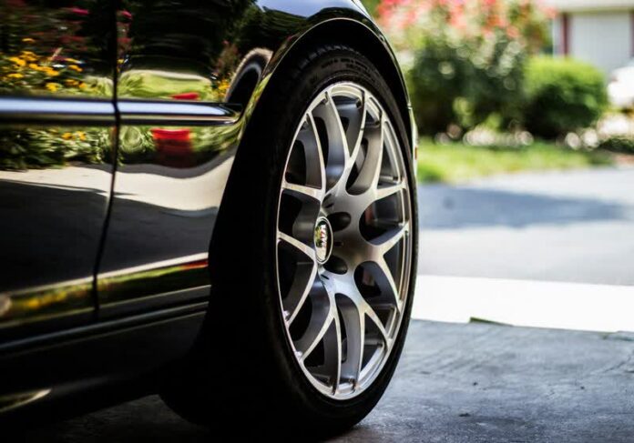 This robot changes tires faster than any mechanic, without even removing the wheel