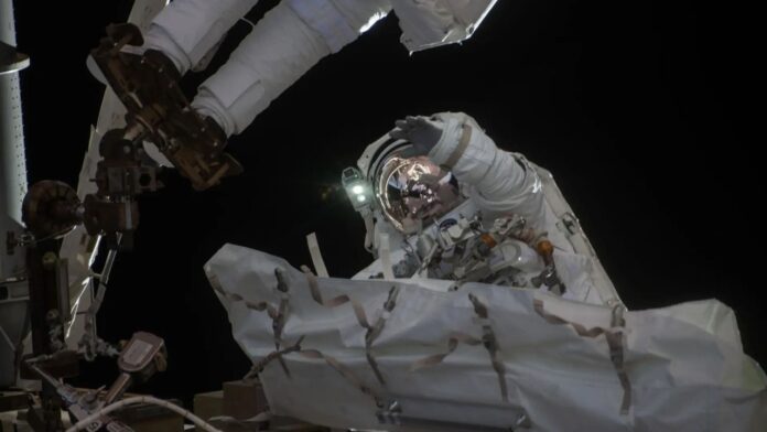 Watch 2 NASA astronauts fix ISS’ huge robotic arm during June 30 spacewalk